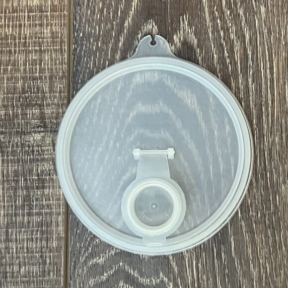 Tupperware Juice Container with Lid - Picture 8 of 11